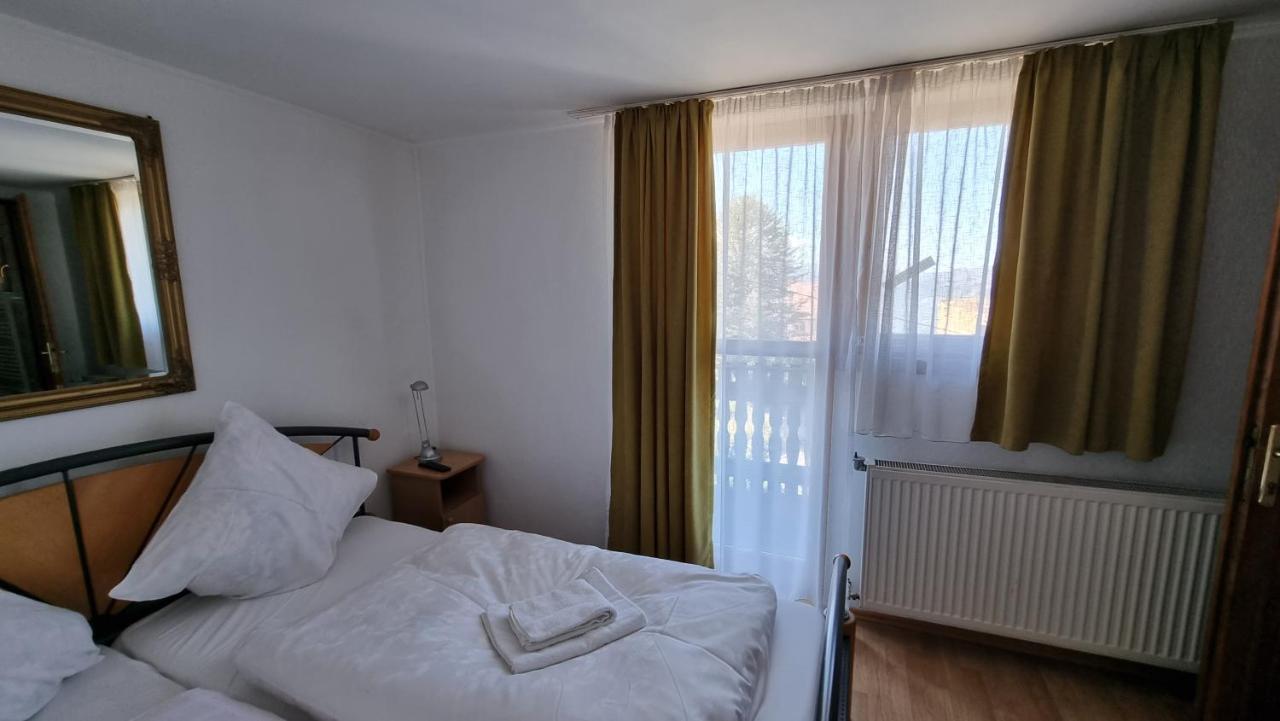 Casa Germana Hotel Lupeni  Екстериор снимка